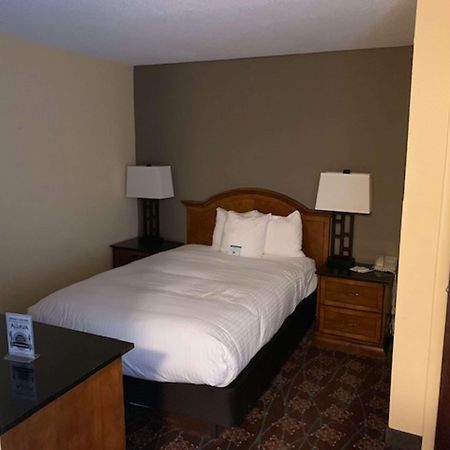 Best Western University Inn Ithaca Exterior photo