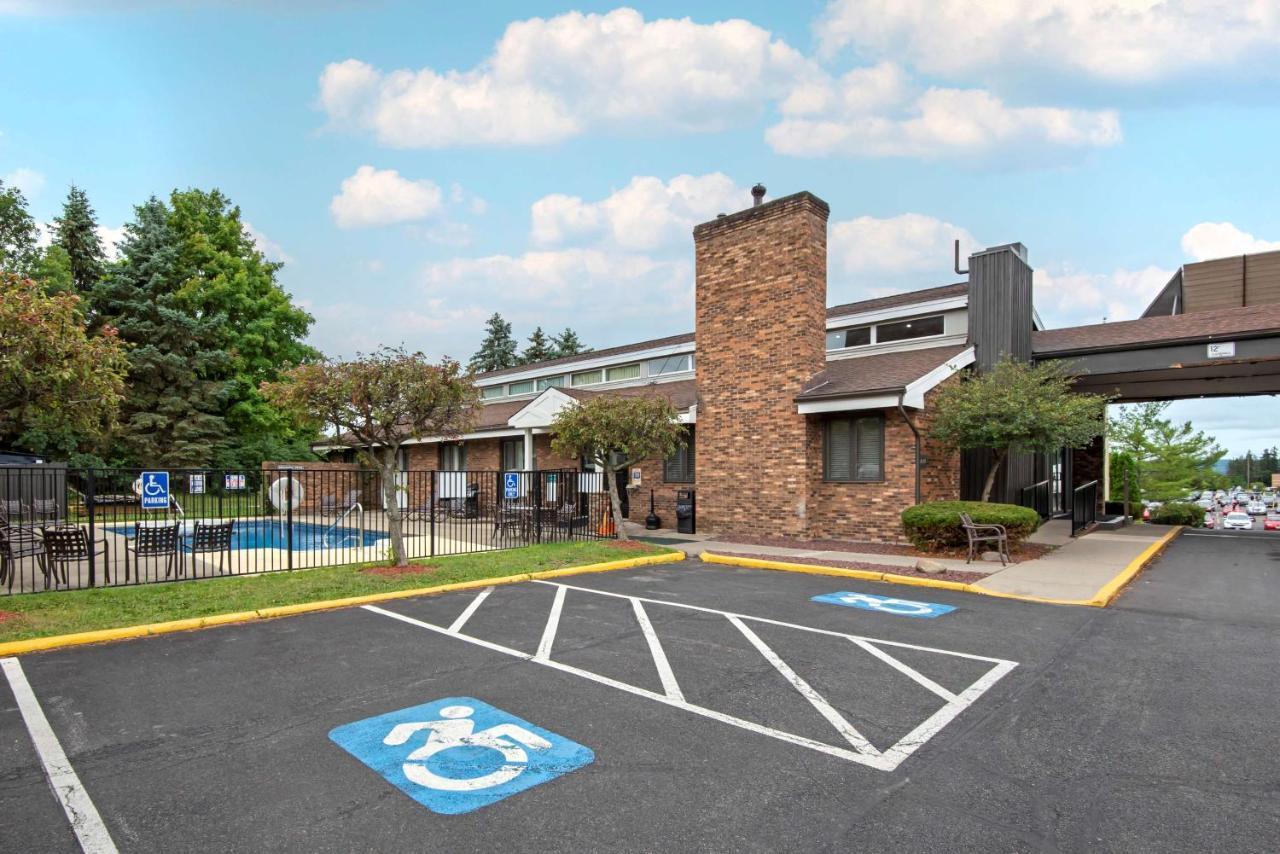 Best Western University Inn Ithaca Exterior photo