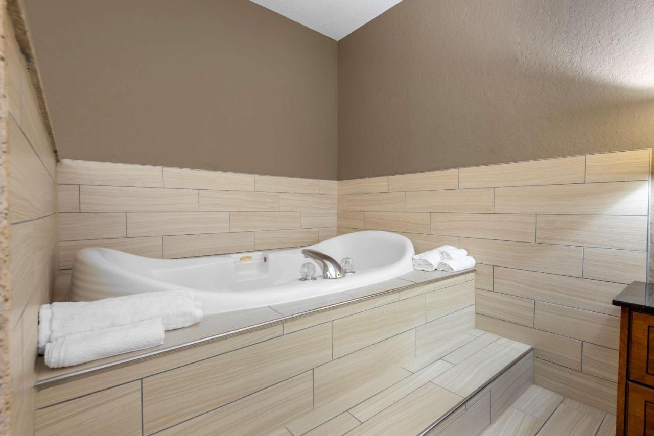 Best Western University Inn Ithaca Exterior photo