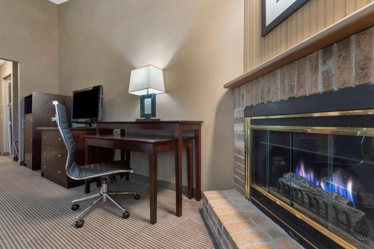 Best Western University Inn Ithaca Exterior photo