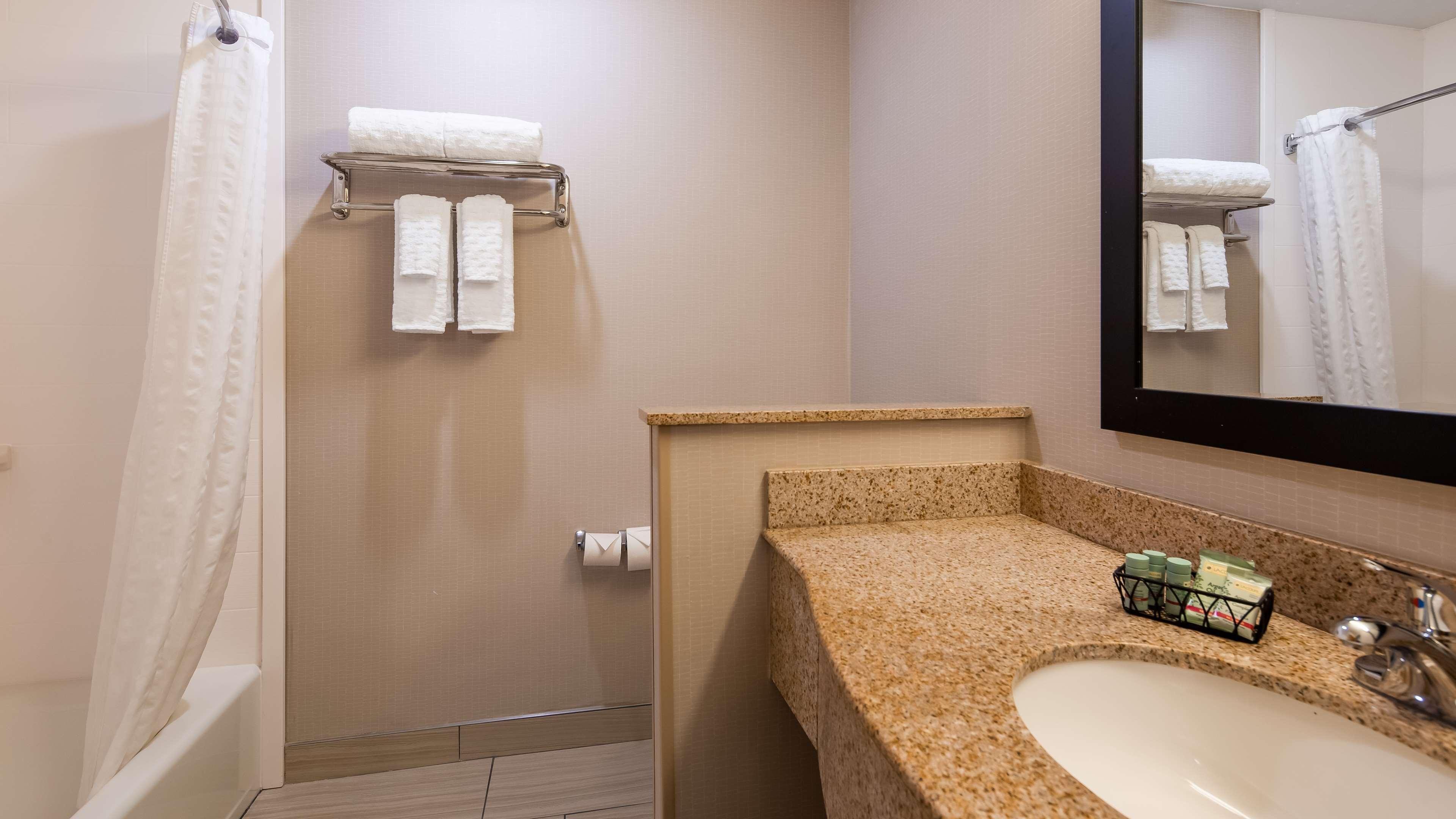 Best Western University Inn Ithaca Exterior photo