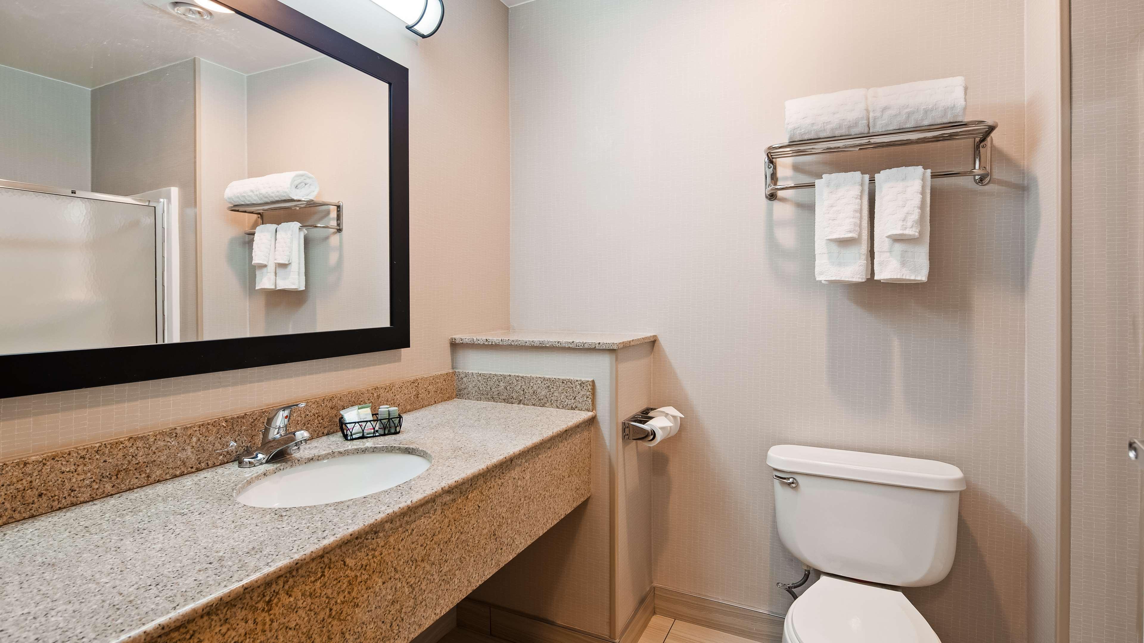 Best Western University Inn Ithaca Exterior photo